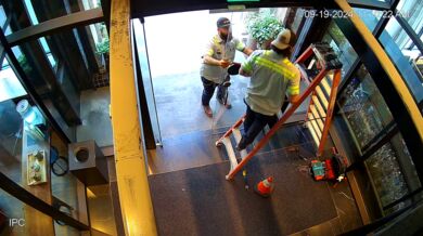 Nepovedená výměna skleněných dveří