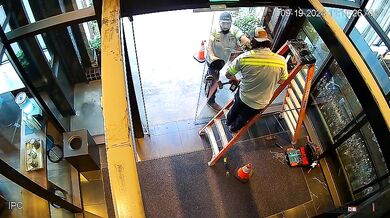 Nepovedená výměna skleněných dveří