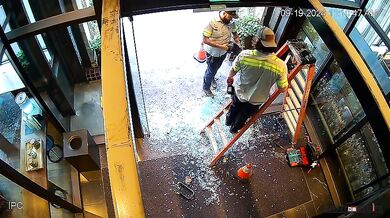 Nepovedená výměna skleněných dveří