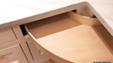 Velká zásuvka v kuchyni