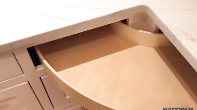 Velká zásuvka v kuchyni