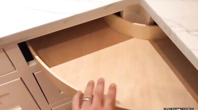 Velká zásuvka v kuchyni