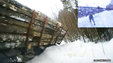 Nehoda kamionu se dřevem a Toyoty RAV4