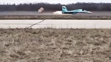 Ruský Su-34 přistál bez visutého podvozku