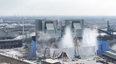 V Německu odstřelili uhelnou elektrárnu za 75 miliard Kč: Demolice se nepovedla podle plánu