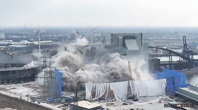 V Německu odstřelili uhelnou elektrárnu za 75 miliard Kč: Demolice se nepovedla podle plánu