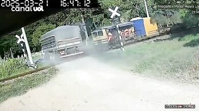 Srážka vlaku s dělníky a nákladním vozidlem