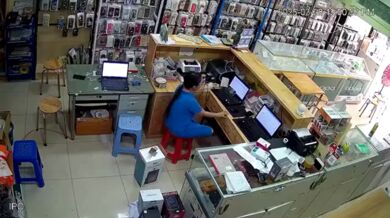 Záběr z obchodu z nedávného zemětřesení