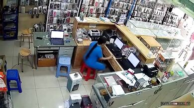 Záběr z obchodu z nedávného zemětřesení