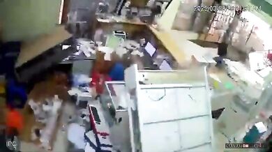 Záběr z obchodu z nedávného zemětřesení