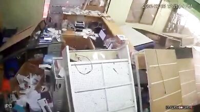 Záběr z obchodu z nedávného zemětřesení