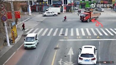 Cyklista dostal tvrdou ránu zezadu