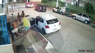 Zpackaná loupež: Vet přemohl lupiče s falešnou zbraní