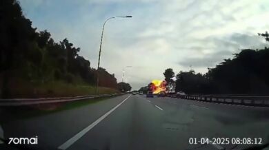 Výbuch plynovodu způsobil mohutný požár v Malajsii