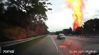 Výbuch plynovodu způsobil mohutný požár v Malajsii