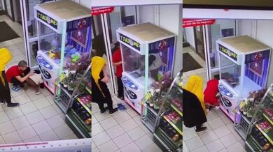 Rodinka zlodějů předávajících si zkušenosti z generace na generaci