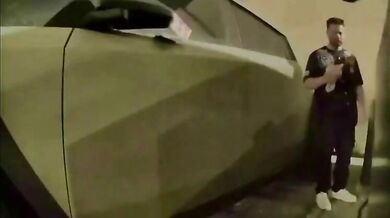 Další vandalismus na vozech Tesla