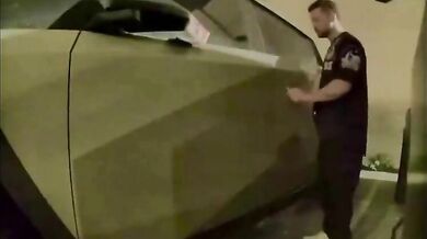 Další vandalismus na vozech Tesla