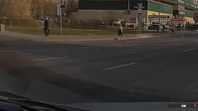 Ztracená pneumatika zasáhla ženu do hlavy