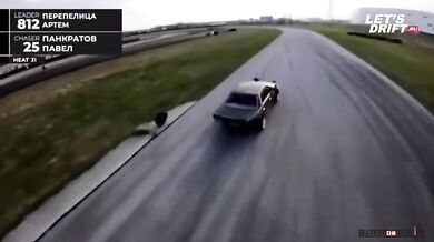 Pneumatika během závodu odletěla, pak se sama vrátila zpět