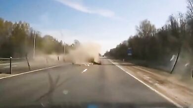 Nehoda tahače a osobního vozidla kvůli mrtvému úhlu