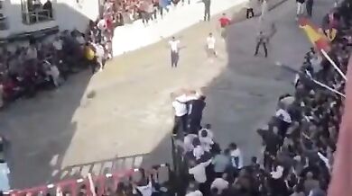 Rozzuřený býk zranil děti během velikonoční slavnosti ve Španělsku