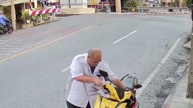 Zapomněl že veze manželku...