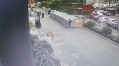 Klikař roku - Těsný únik před padajícím jeřábem