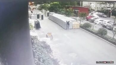 Klikař roku - Těsný únik před padajícím jeřábem