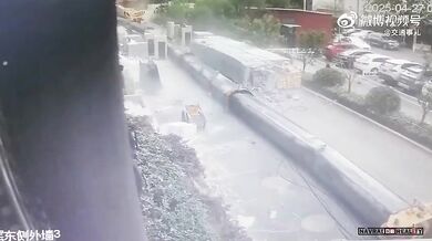 Klikař roku - Těsný únik před padajícím jeřábem