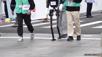 Roboti poprvé běželi půlmaraton – lidé je s přehledem porazili