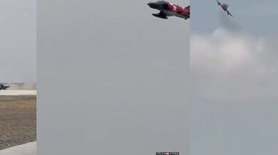 Pilot stíhacího letounu tureckého letectva se zachránil na poslední chvíli