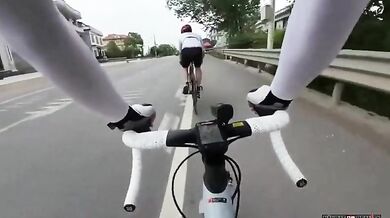 Nečekané překvavení pro cyklistu