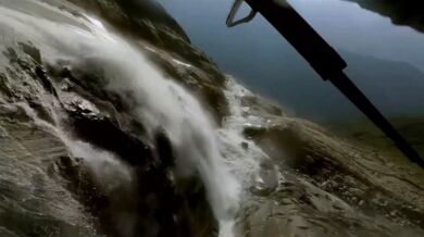 Adrenalinový a riskantní paragliding