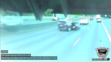 Šokující video zachycuje náraz auta do motorkáře