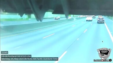 Šokující video zachycuje náraz auta do motorkáře