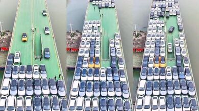 Nakládání automobilů na přepravní loď