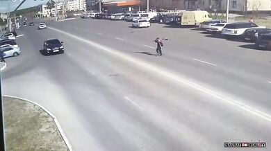 Přechod přes silnici bez rozhlédnutí...