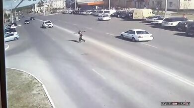 Přechod přes silnici bez rozhlédnutí...