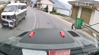 Vjetí do protisměru vedlo k nehodě tří vozidel