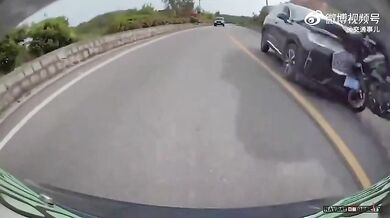 Blbec v protisměru se čelně srazil s motorkářem