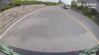 Blbec v protisměru se čelně srazil s motorkářem