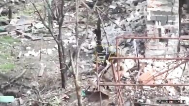 Útok FPV dronem na vojáka – nálož selhala