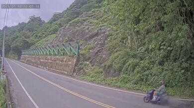 Sesuv skal zablokoval horskou silnici na Tchaj-wanu