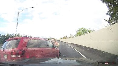 Dva podezřelí z krádeže zatčeni po nehodě během policejní honičky