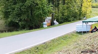 Nehoda závodníka během motocyklového závodu v Hořicích