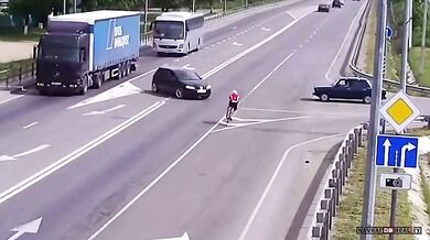 Řidič nedal přednost cyklistovi na křižovatce