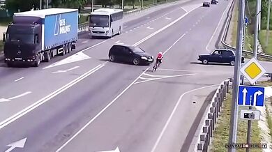 Řidič nedal přednost cyklistovi na křižovatce