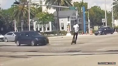 Řidič elektrického skútru jen o vlásek unikl vážné dopravní nehodě