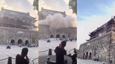 Střešní tašky spadly z čínské věže krátce po nákladné rekonstrukci a vyvolaly vlnu pobouření